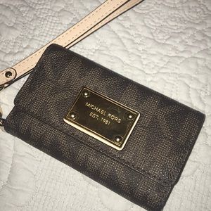 Michael Kors cellphone case/wallet for IPhone 5s